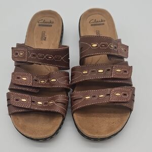 Clarks Leather Sandals in Brown with Gold Details Adjustable Straps Size 9